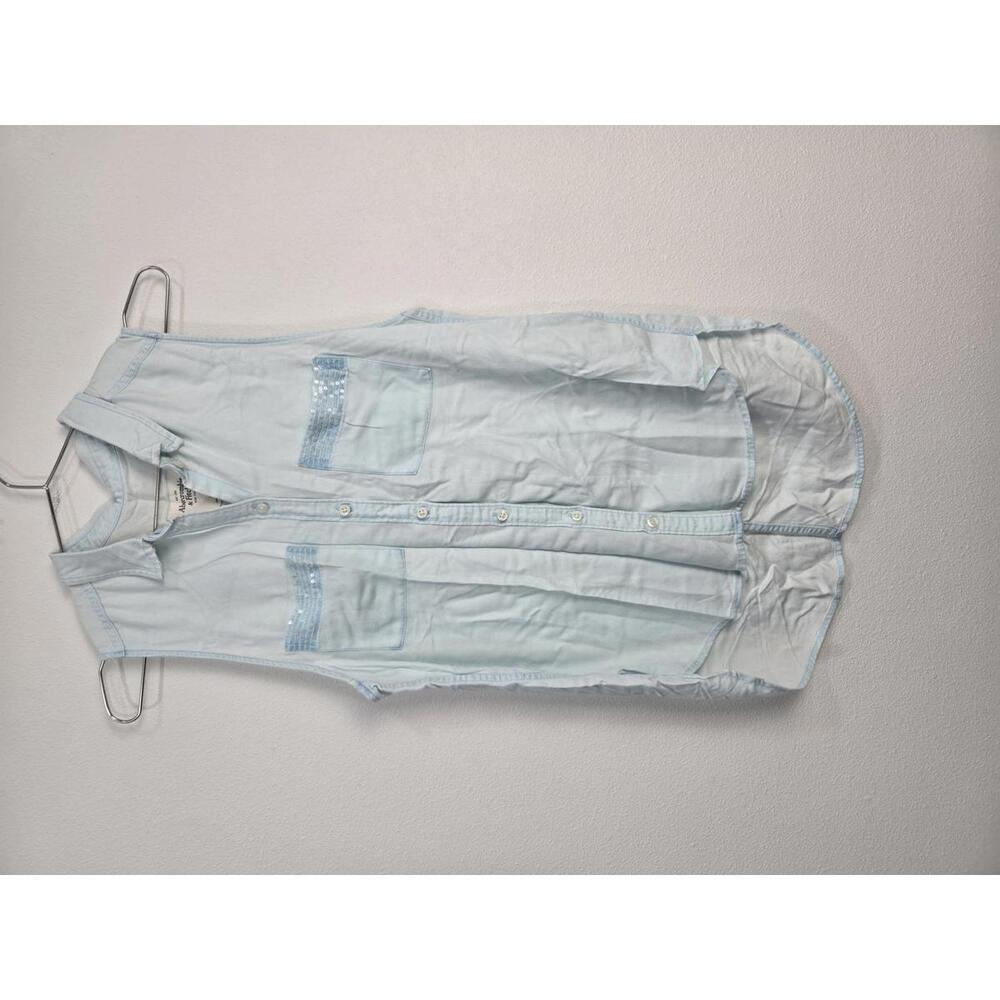 Abercrombie & Fitch Light Blue Sleeveless Shirt - Size M